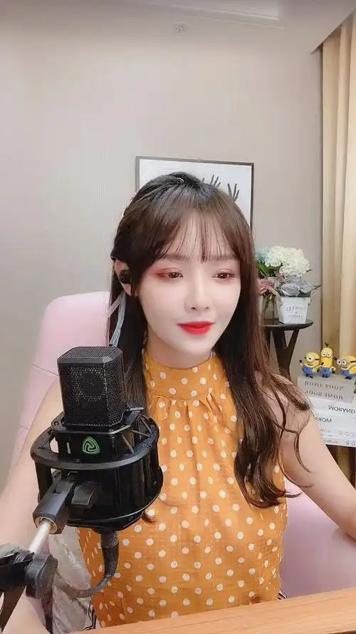 网红兔子牙上电视节目也这么漂亮