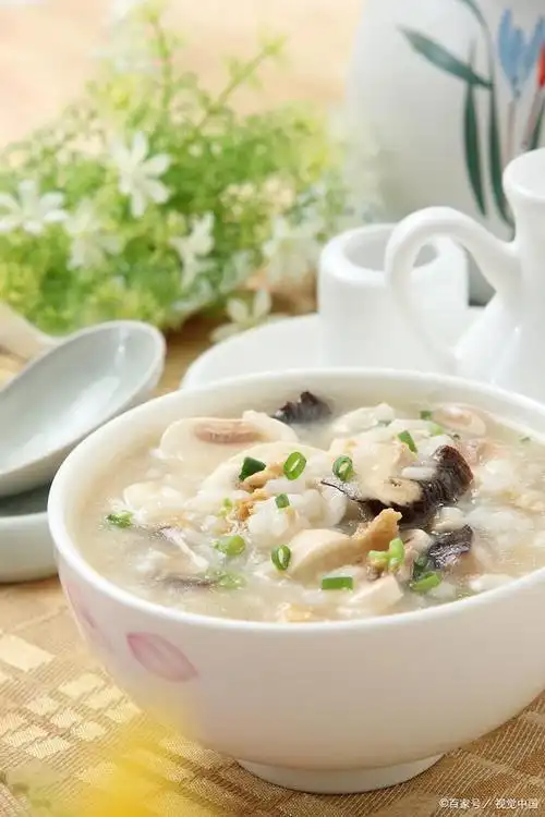 "猪肝瘦肉香菇粥"一道非常适合孕妈妈和小孩,长身体常喝的粥!