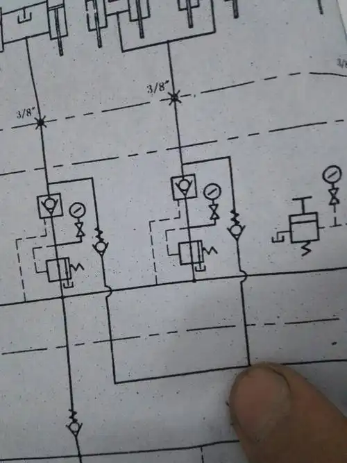 展开全部 是夜压泵符号最高压力为140公斤厘米,带有5点5千瓦的驱动