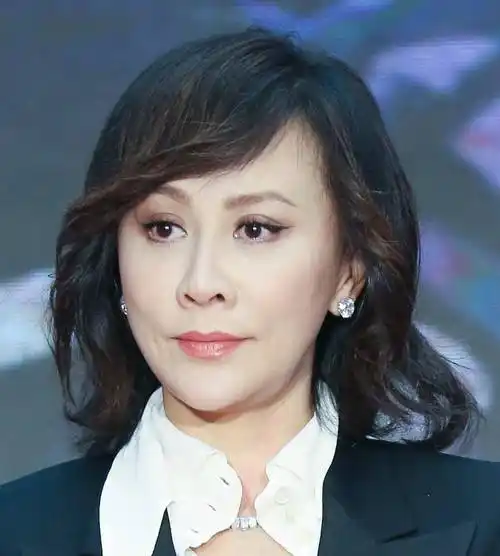 刘嘉玲回应删杨颖好友,几年在微信上没有交流的,我可能就忘了加_baby