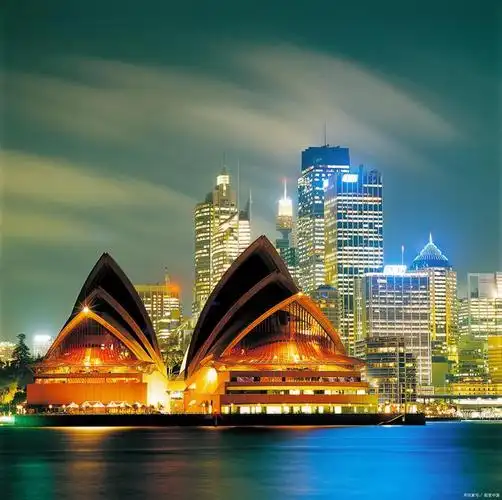 悉尼是澳大利亚最大,最繁华的城市,也是全球最美丽的城市之一.