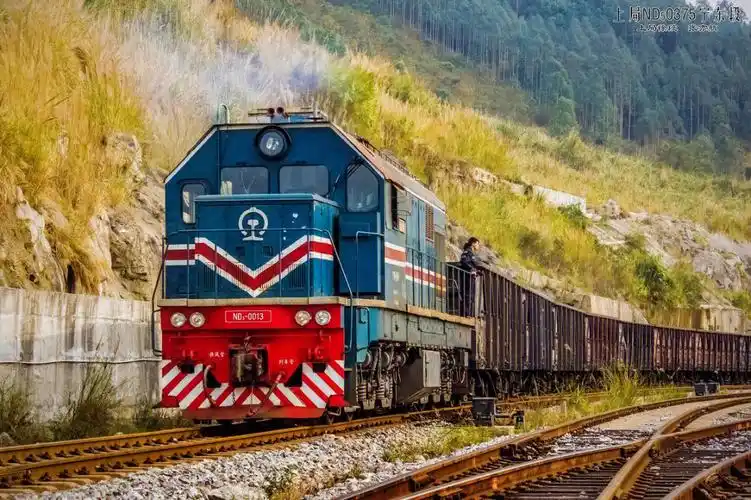 引进的内燃机车车型之一,由克拉约瓦电力机车设备公司设计生产,是在