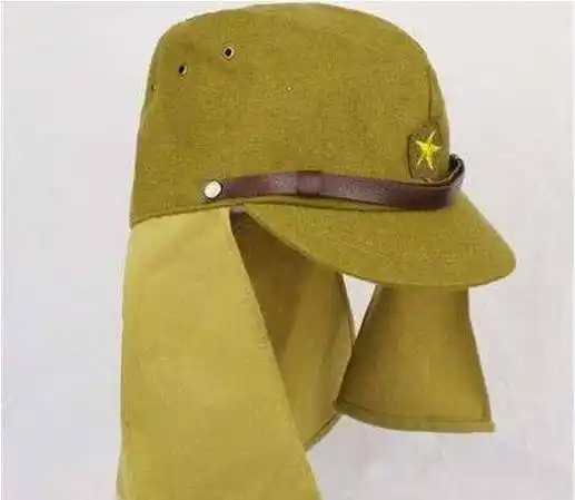 p>日本军帽上的布片称为"军帽垂布",也有的简称其"帽垂&