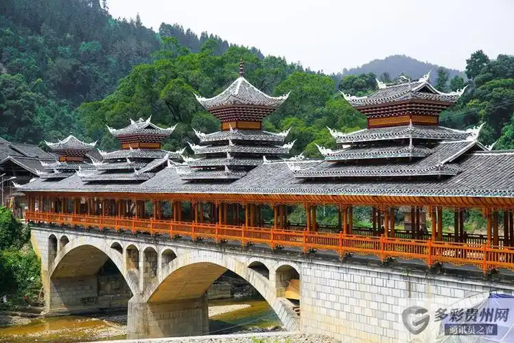 多彩贵州网 黔东南州 要闻  风雨桥,鼓楼是侗寨标志性建筑物,也是侗族
