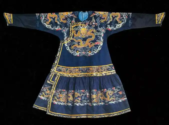 1956 清康熙 蓝绢绣「彩云金龙」朝袍