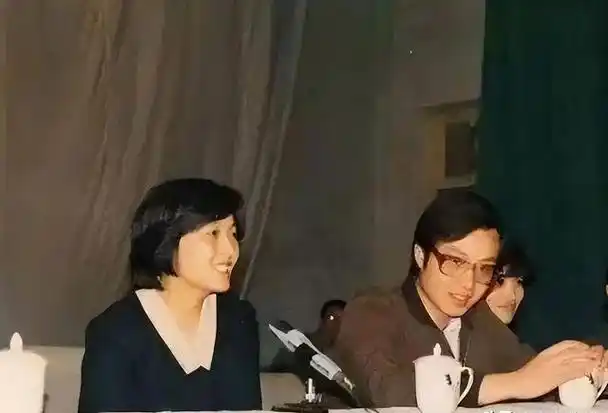 杜宪69岁还这么漂亮,发不白背不驼,丈夫陈道明却像老爷爷!