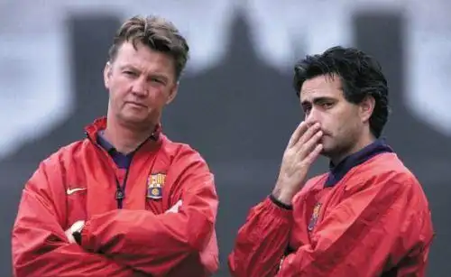 了曼城在19～20赛季欧冠里昂淘汰后,几位skysports的曼联名宿在直播间