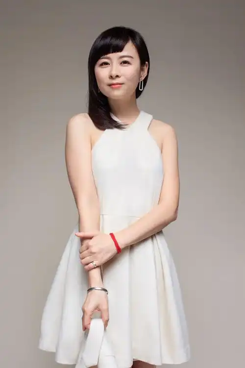 东方卫视名嘴主持人周瑾倾力助阵活动,与家有购物一起,为千万会员带来