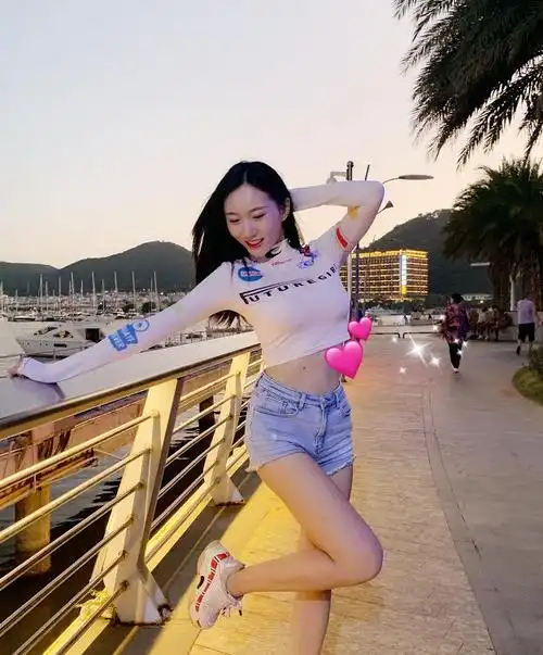 小小玉酱生活照写真图片斗鱼小小玉酱性感福利火箭写真套图