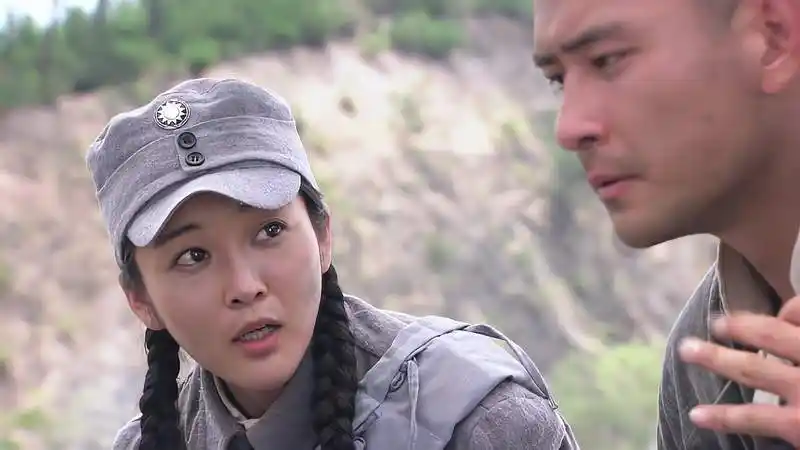 神枪:张响杀了女鬼子狙击手,竟然不拿她的装备,妹妹惊呆了军旅战争