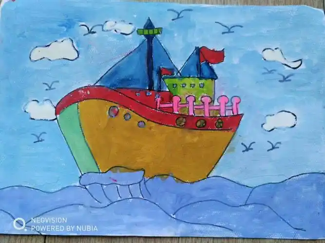 小小宝画的海上游轮.