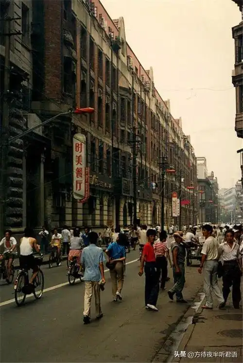 一百张老照片带你回到八十年代的上海