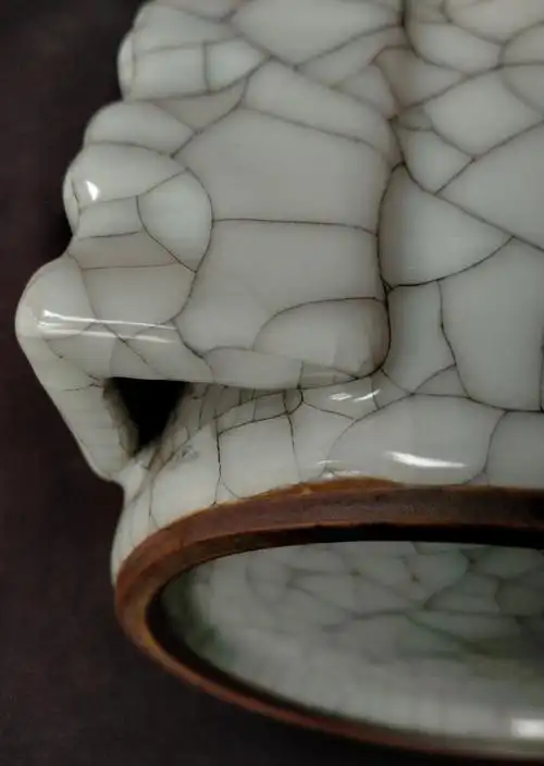 宋:官窑月白釉琮式瓶.高14.5cm口径10.3cm宽10.8cmx10.8cm