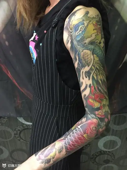 孔雀,鲤鱼,彩色,花臂,女士_纹身图案手稿图片_田林的纹身作品集