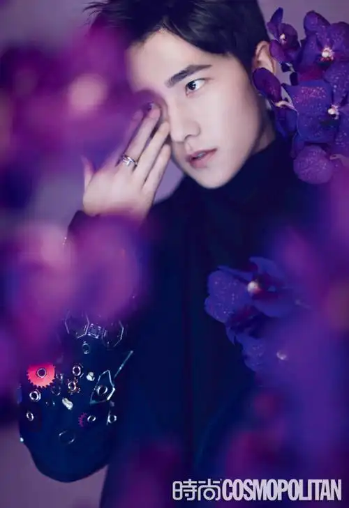 杨洋登《时尚cosmo》封面 实力演绎花美男
