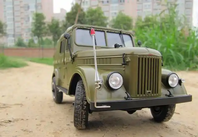 这个呢是北京212吉普尺这辆汽车的话是当时60年代时候的汽车