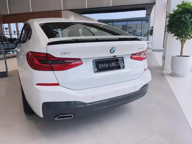 全新纯进口宝马630运动版,白色外观搭配干邑色内饰,是一款集优雅,豪华