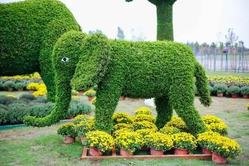 仿真材质绿雕造型定制厂家植物雕塑生产