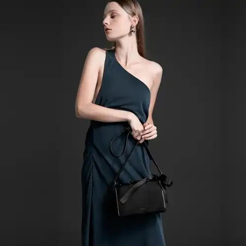 injoylife女包2019新款时尚百搭丝带斜挎包小众包包黑色小方包潮