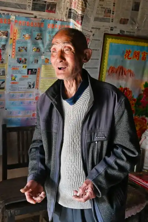 75岁老人住深山土窑曾拥有一项特殊技艺现一门心思当孝子