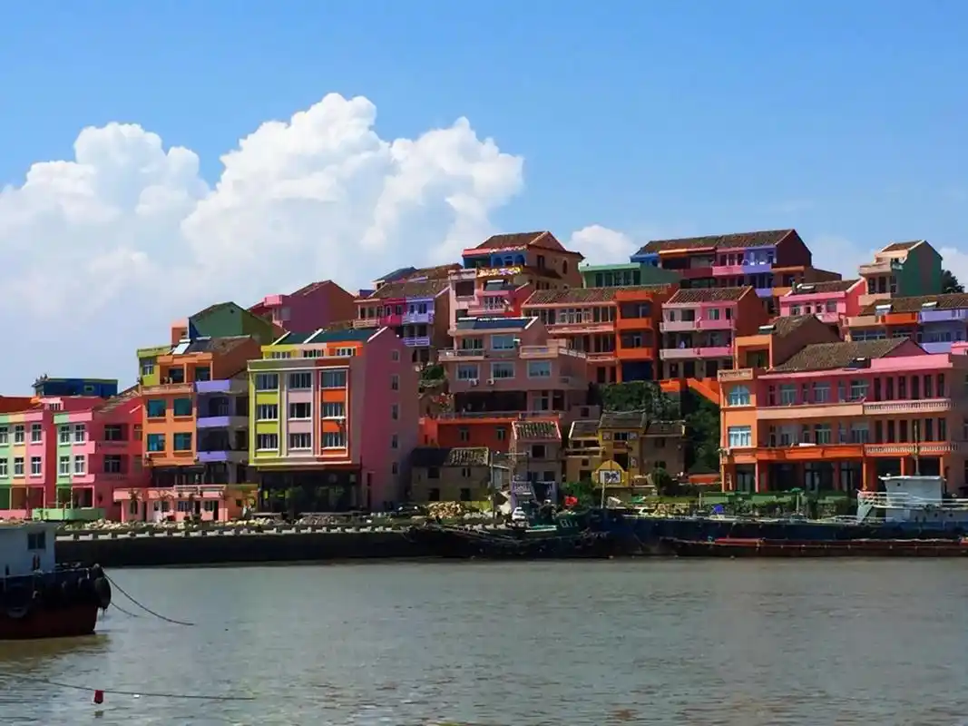 如梦如幻!浙江温岭小箬村日渐走红,石头屋披上色彩鲜明的外衣