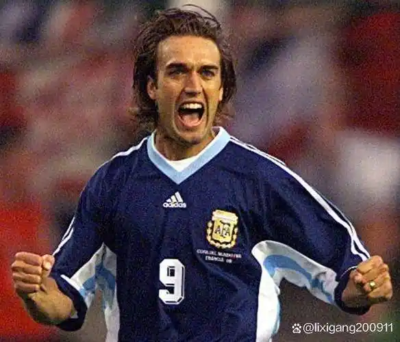 巴蒂斯图塔:战神,至今唯一在两届世界杯上演"帽子戏法"的球员