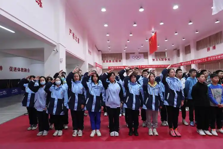 郑州市管城回族区紫荆中学乒乓球队体教融合实践基地揭牌仪式