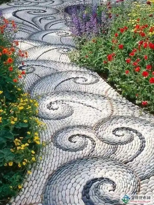 步道,也可观赏,非常实用的庭院景 评价该条信息         :  鹅卵石