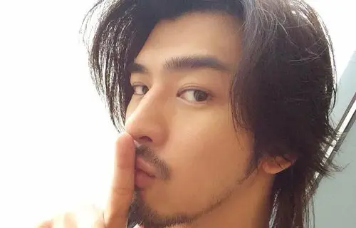 陈柏霖帅气自拍堪称自拍界的范本