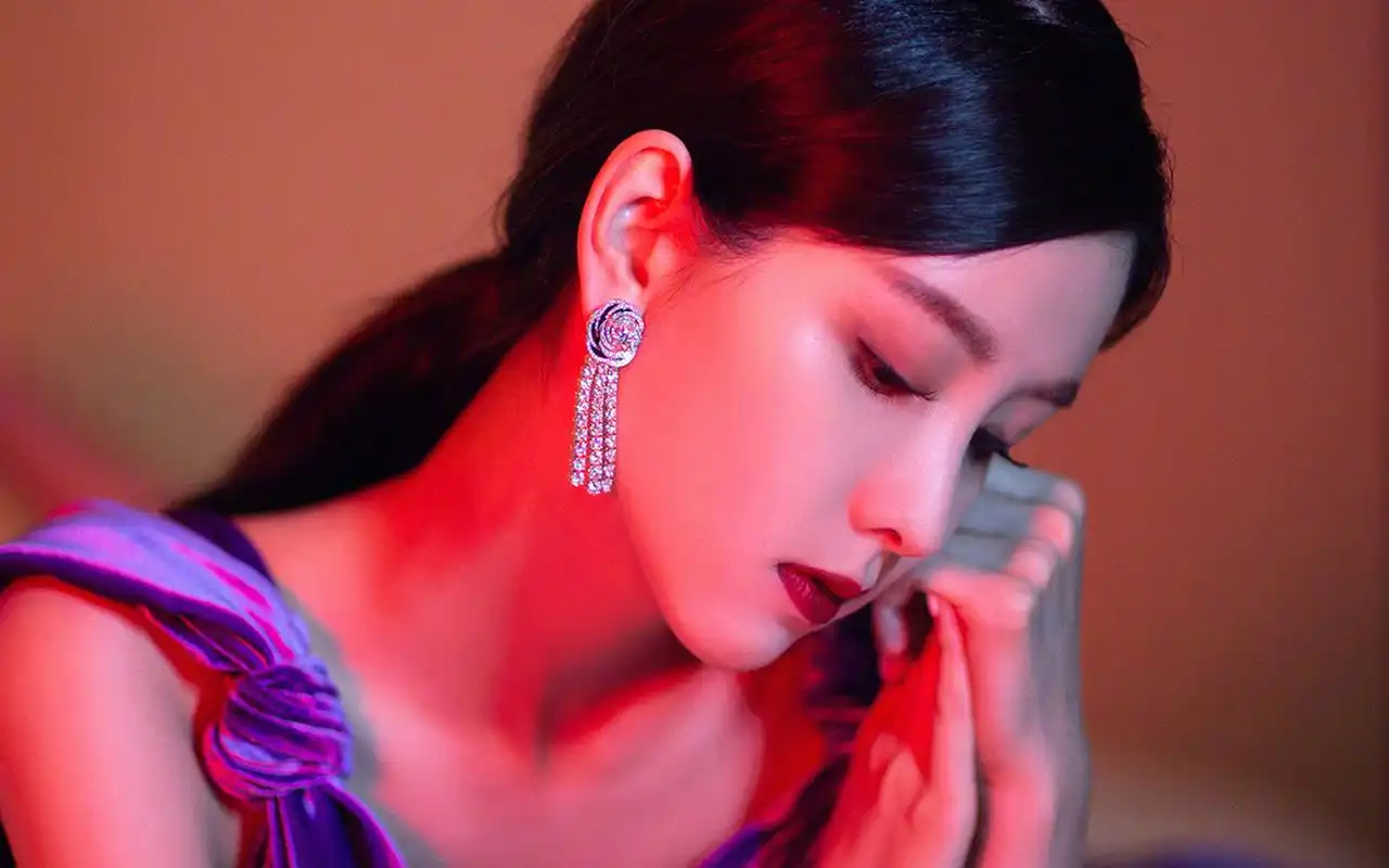 陈都灵妩媚性感高清桌面壁纸