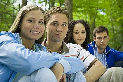 肖像,两个,女青年,年轻,男人,坐,微笑