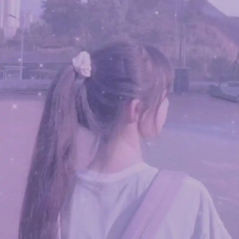 治愈系紫色滤镜女生背影头像