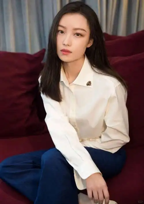 倪妮白衬衣穿搭,适用于春天日常通勤