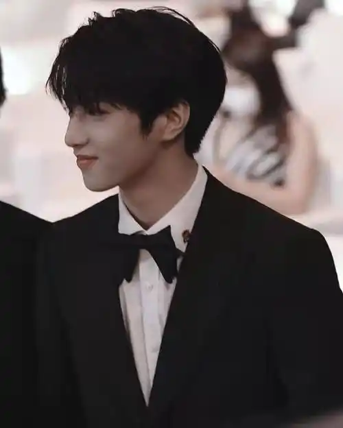 四年的暴风成长,狼王已横空出世,你可以永远相信刘耀文_严浩翔_活动