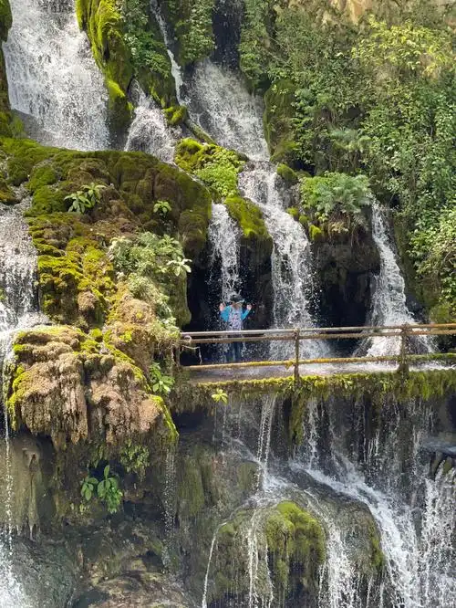 水帘洞里泡温泉76花果山上爬瀑布