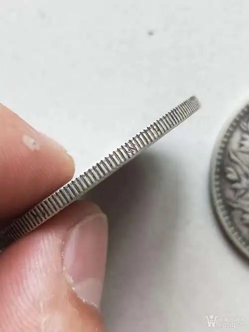 民国三年袁大头两枚,品相不错,边齿,正面保存完整,包真