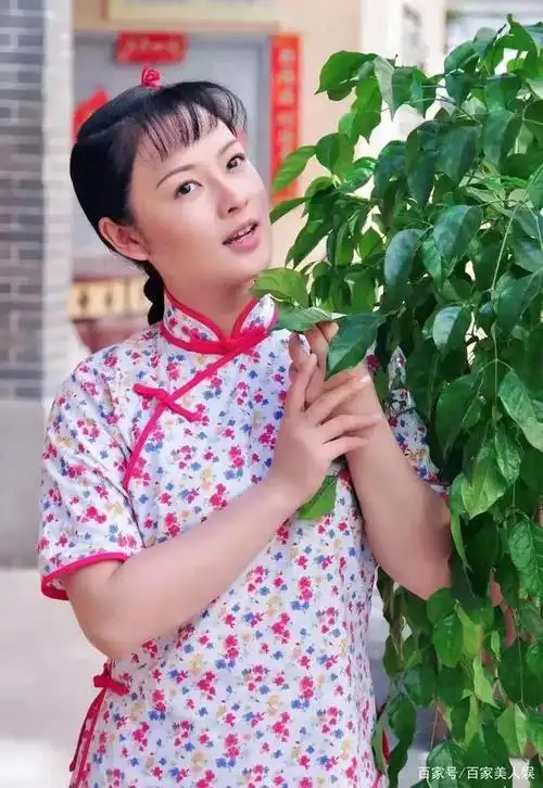 现实中的阿香(郑钤丹)个子也不算是很高,大概1.