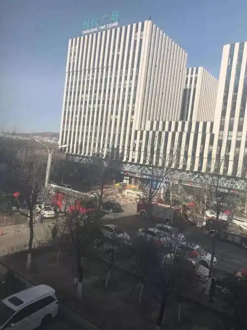 刚刚张家口一老板跳楼!惊动多辆警车消防车(现场视频)