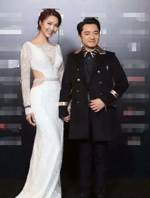 王祖蓝晒小女儿百天照,一家四口幸福甜蜜,画面看起来超有爱!