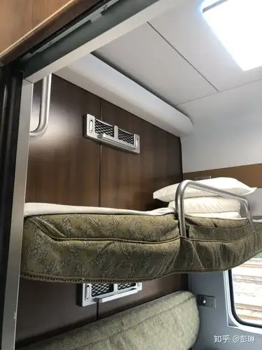 动车一等卧是什么样子