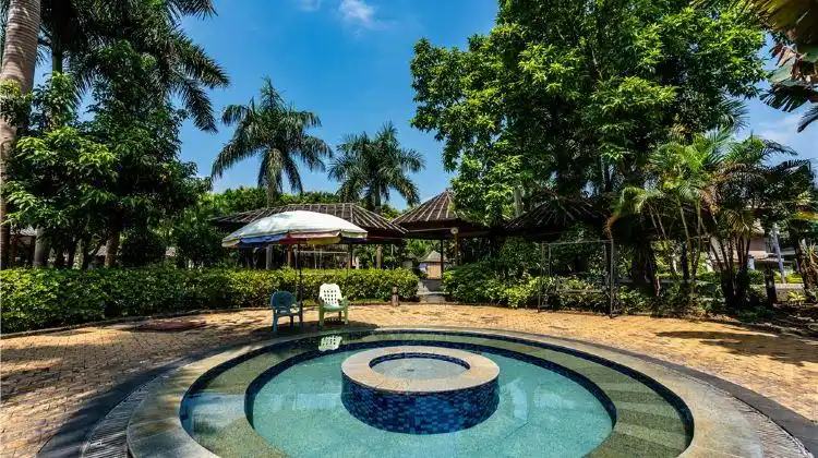 陆川温泉九龙山庄