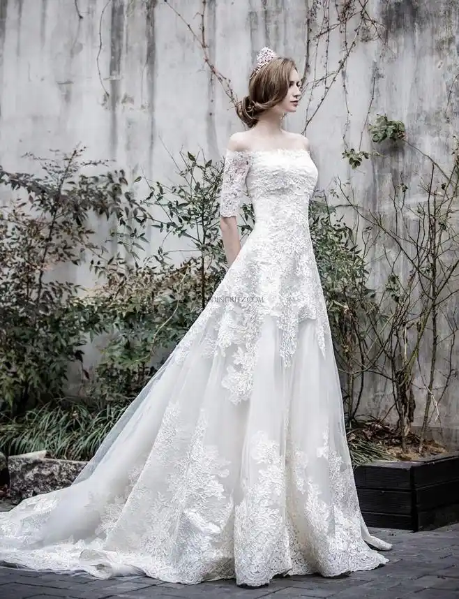 西式婚礼新娘必备用品——婚纱礼服