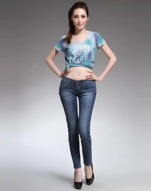 蓝色修身中低腰牛仔长裤