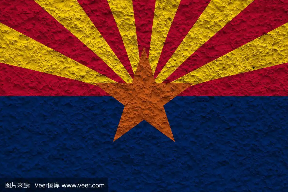 美国阿拉斯加州的国旗在独立日以蓝色的底色和黄色的星星映衬着一堵