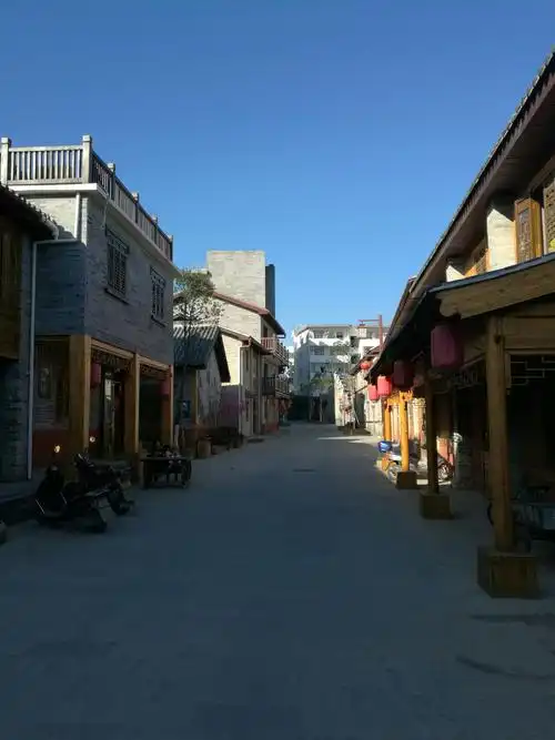 能完好地保存千米以上,并且保存两个以上城门的,只有万安县了