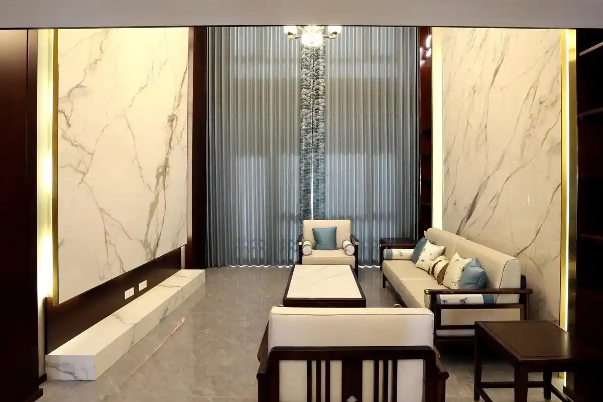 挑空式客厅空间新中式护墙板 - 抖音