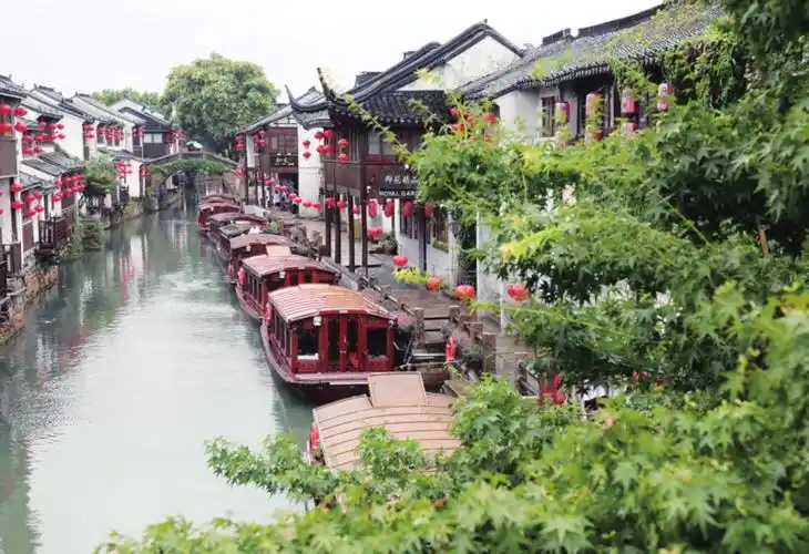 山塘河,环古城河中的游船集中停靠码头,确保安全. □记者 杭兴微闵