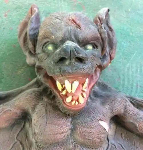 吸血蝙蝠万圣节整人玩具装扮恐怖挂壁道具酒吧鬼屋密室逃脱装饰品