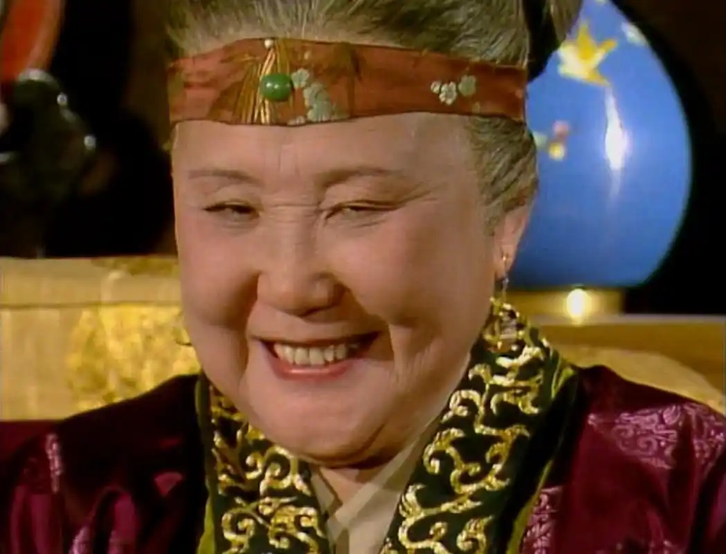 红楼梦人物(四)          贾母 贾氏家族老祖宗, 慈眉善目百事通.