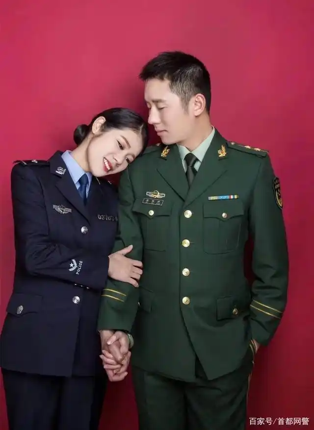 吴小霞与其丈夫的婚纱照